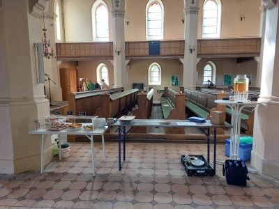 Büfett in der Kirche